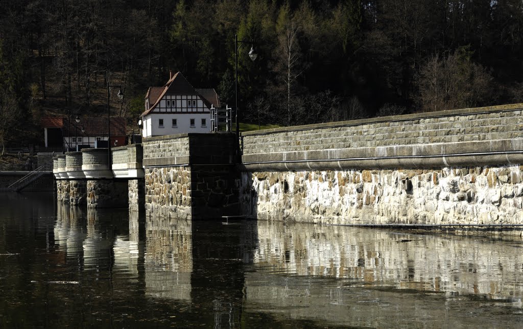 Diemeltalsperre, Staumauer by Uwe Gehring