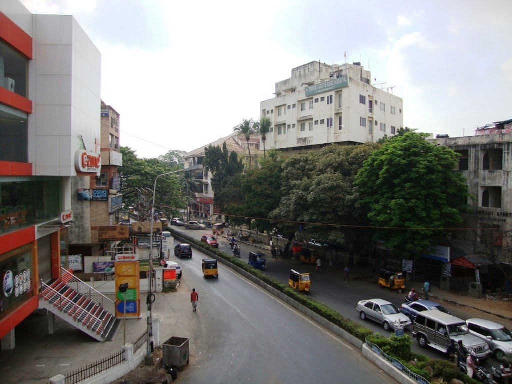 DSC07078 ட்ரினிட்டி TRINITY- Acute Care Hospital, Luz Church Road seen from TTK Road Flyover சென்னை Chennai 20100313 048 by dhanasekarm_kms