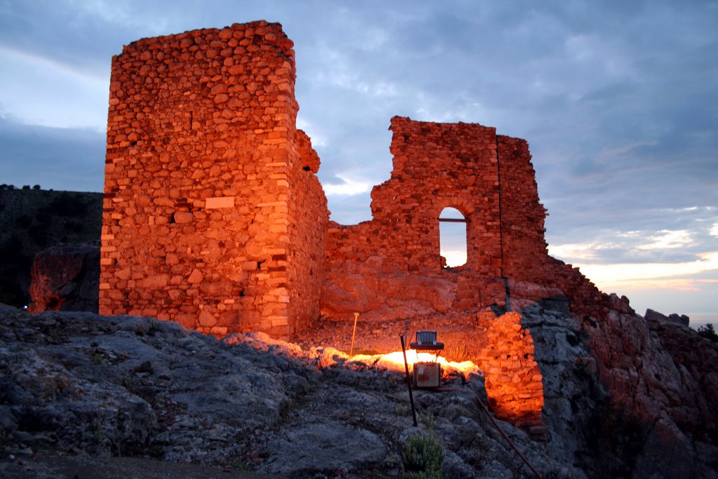 OLD TOWER HORA SAMOTHRAKIS by ΜΑΡΚΑΤΣΕΛΗΣ ΒΑΓΓΕΛΗΣ