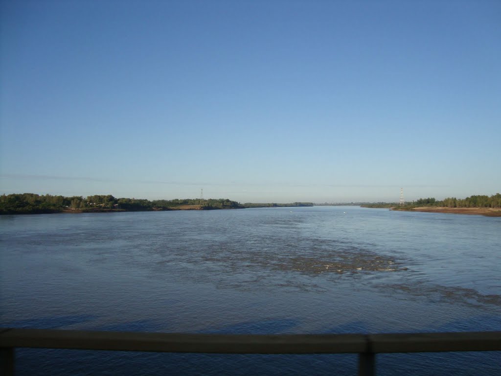 Río Uruguay desde el medio de la Represa by lalupipi