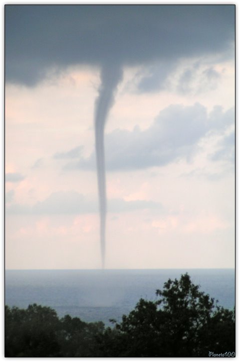 Waterspout by planeta100