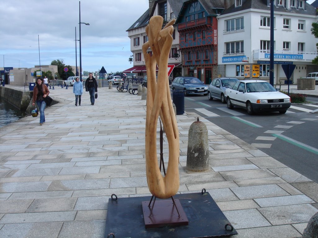 Wood carvng, concarneau by johnhenshaw