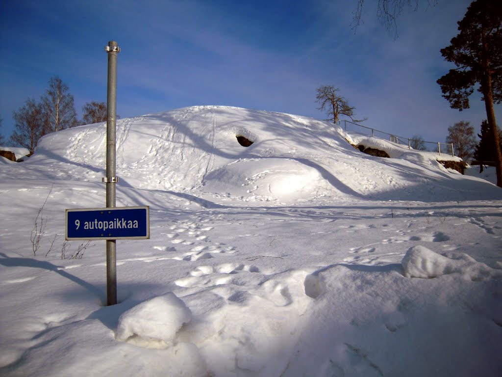 9 parking places (don´t forget your snow shovels) by Petteri Kantokari