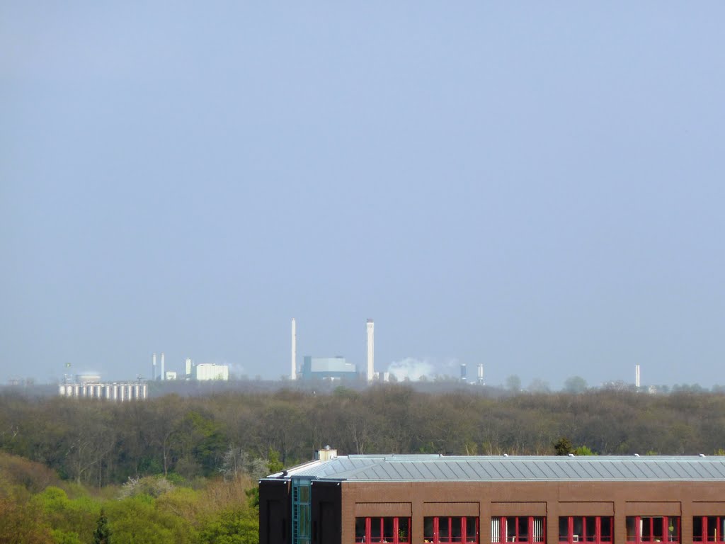 Am Horizont der Industrie. und Chemiepark Hürth - Knapsack ca.11 km Luftlinie von Kerpen by Earth Börni