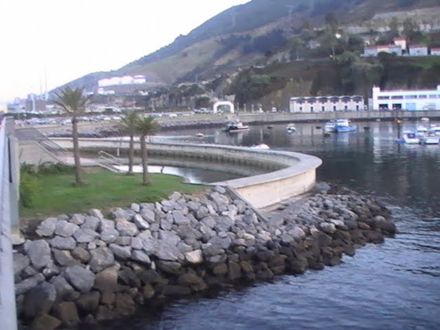 PLAYA DE PUERTO ZIÉRBENA VIZCAYA PAÍS VASCO by Trasmerano