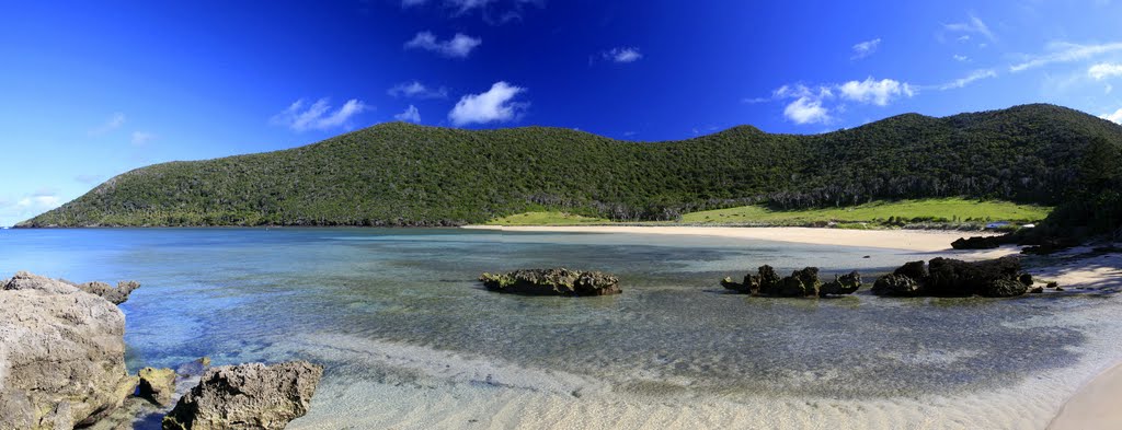 New Settlement Beach looking North (Dawsons Point on left) by TheDoc-AUS