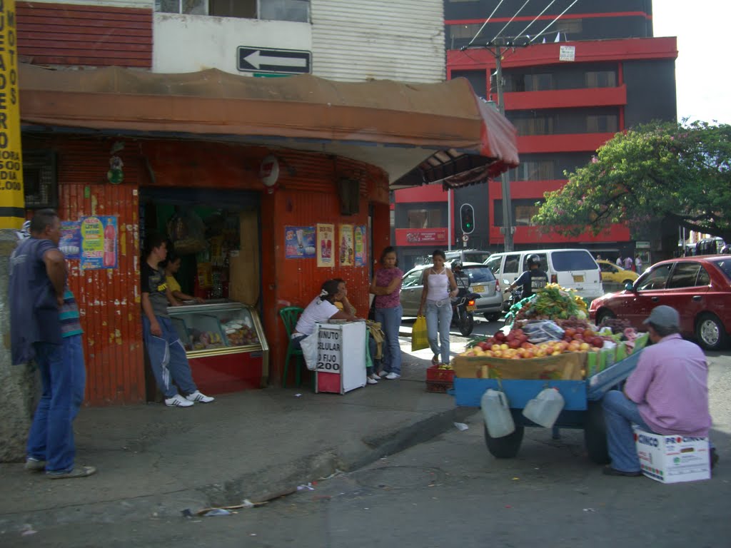 MERCADO FRENTE AL EDIFICIO by enriquexiques