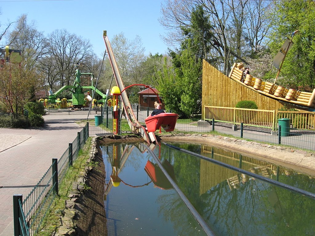 Nautic Jet in Aktion - Tier- und Freizeitpark Thüle - 04.2010 by trigonal