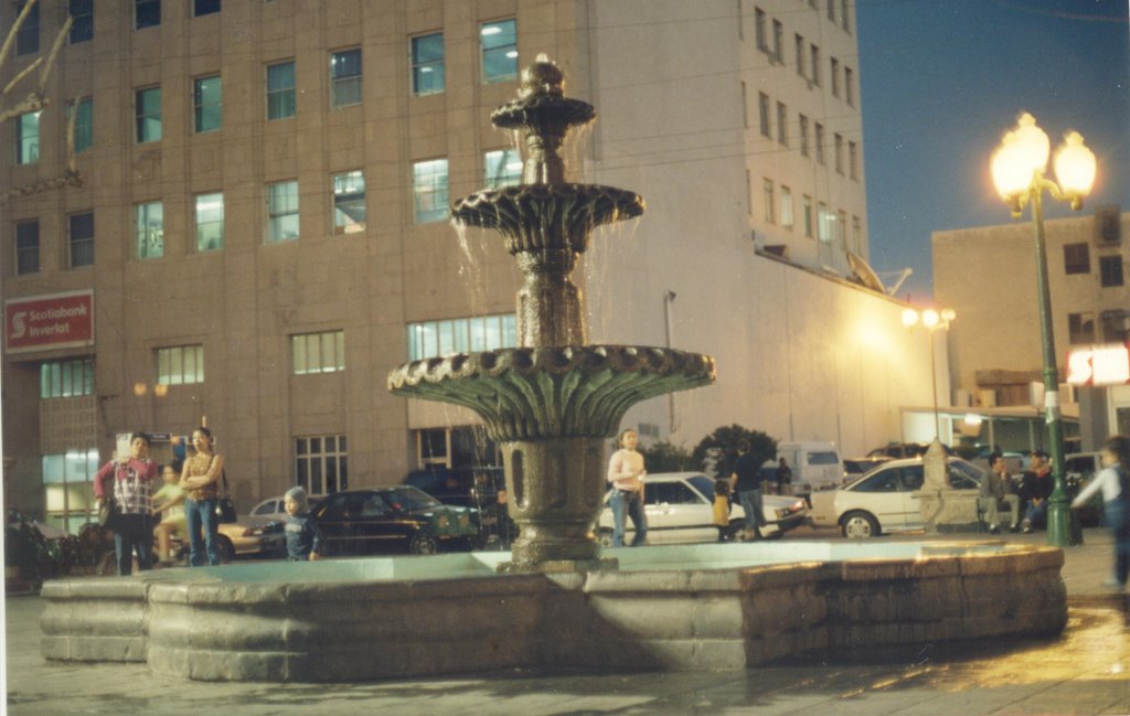 Fuente en el Centro by Emilio Arroyo