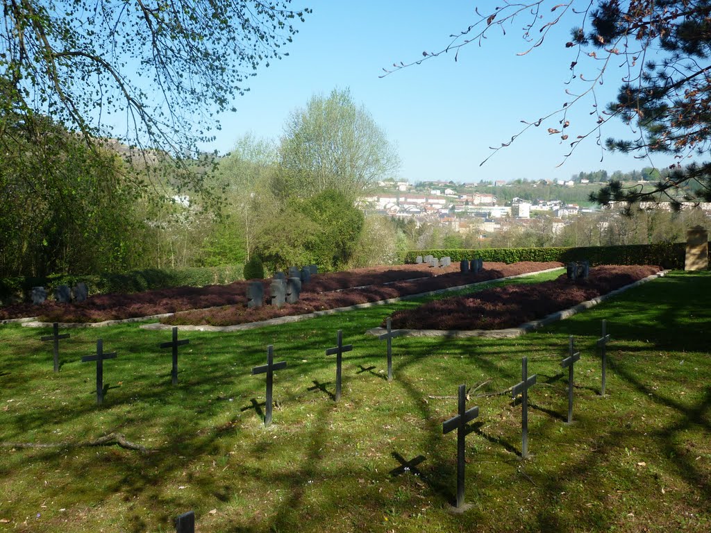 Massengräber Deutscher Soldatenfriedhof Montmedy by wildeSau