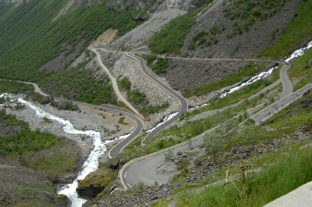 Trollstigen by Lasse Tur