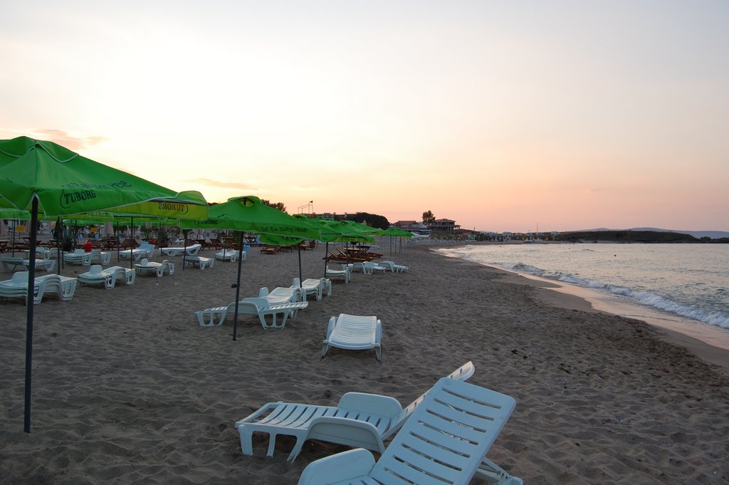 (Big) Beach of Losenets at dawn by jackhack