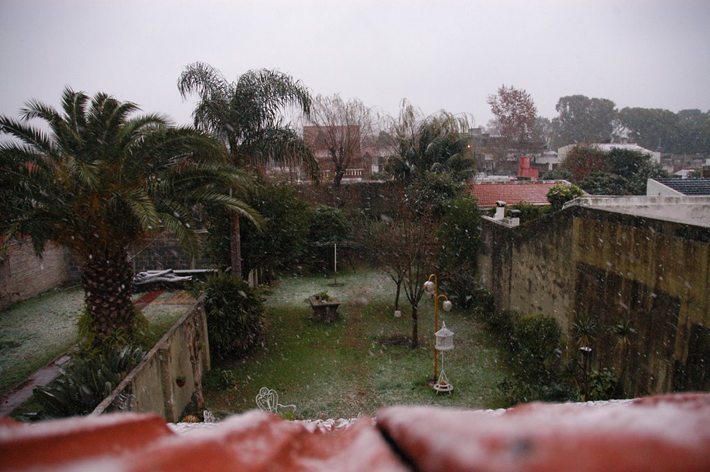 Lanús Nevando!!! by Godofredo de Boullio…