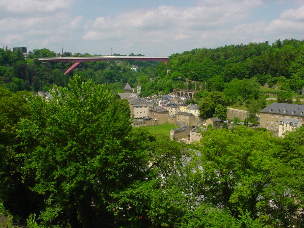 RED BRIDGE & GRUND - LUXEMBOURG by HECTOR DUARTE