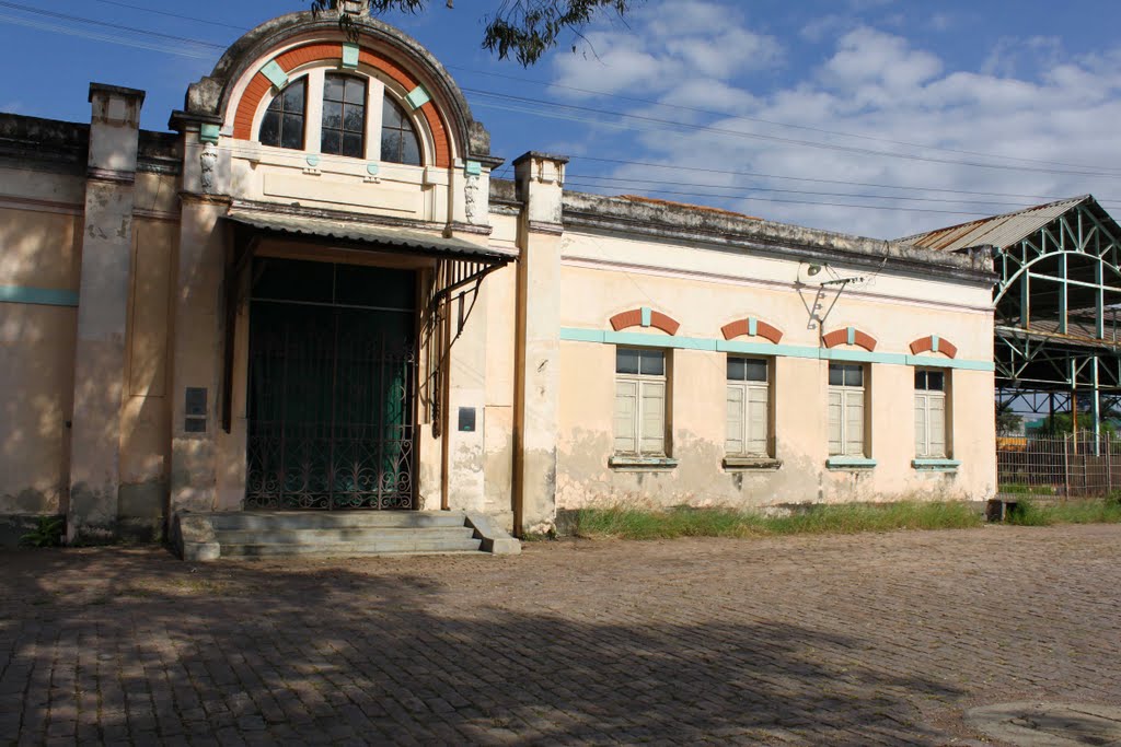 Estação Ferroviária / Old Railway Station-Valinhos-SP-Brazil by G. Romanini