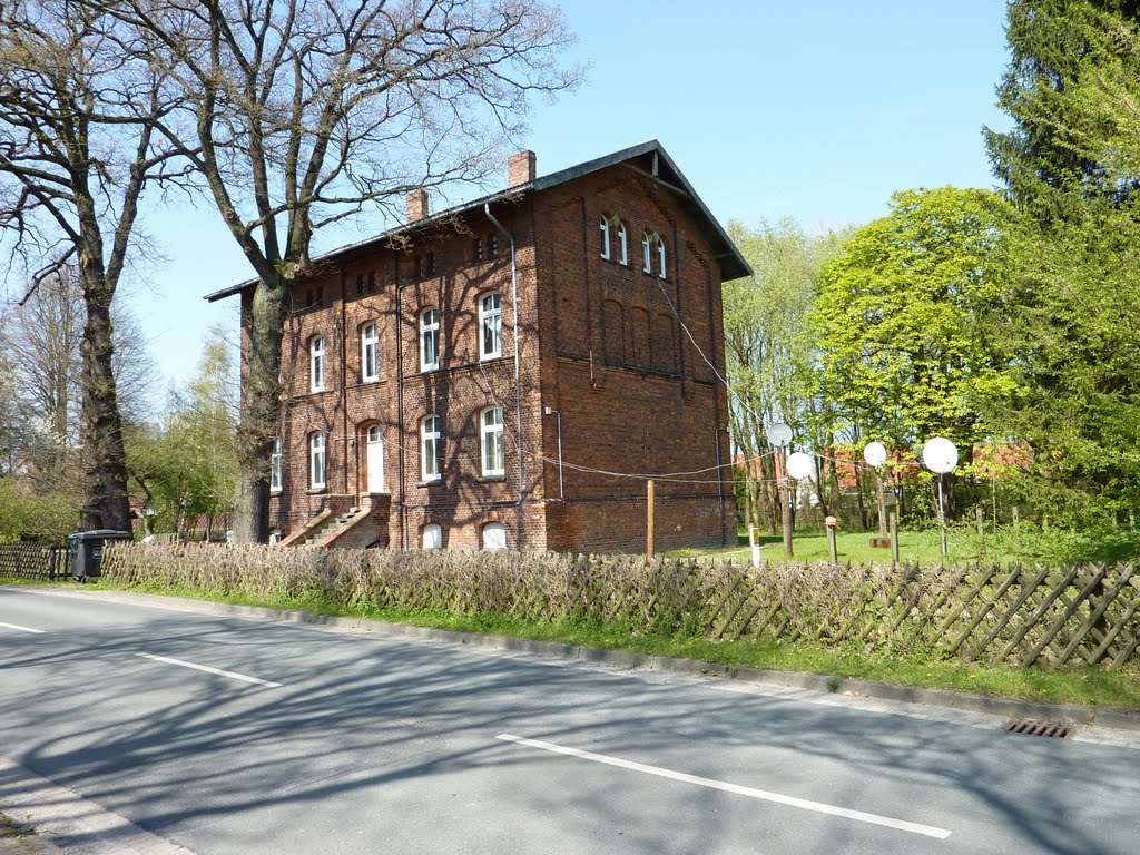 Altes Bahnhaus (Sattelitenstation) by ggerdts