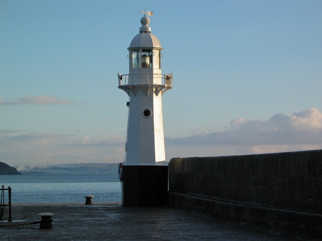 lighthouse in mevagissey by djjamiem