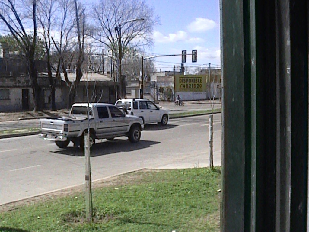 Frente a casa by Juan Adolfo