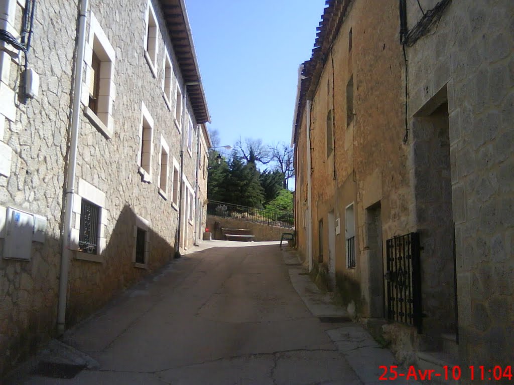 Caleruega, calleja subida a bodegas by Jose Antonio Cabero