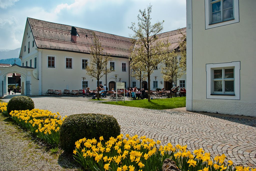 Kloster Fischbachau - Innenhof mit Wirtschaft by LeoW