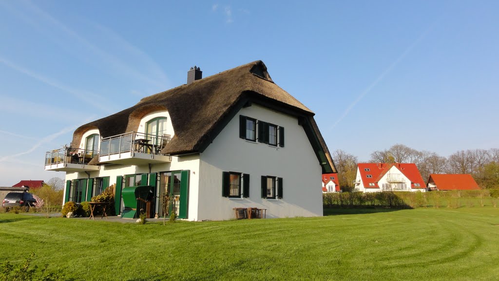 Schilfdachhaus (house with thatched roof) by Lars K.