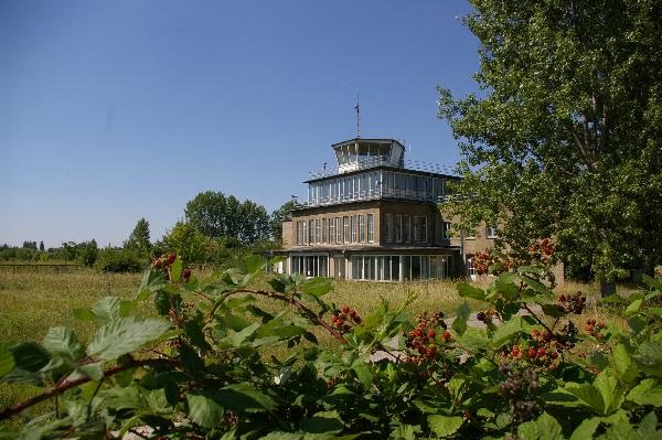 Tower des ehemaligen Flughafens Leipzig-Mockau by reggaeboy