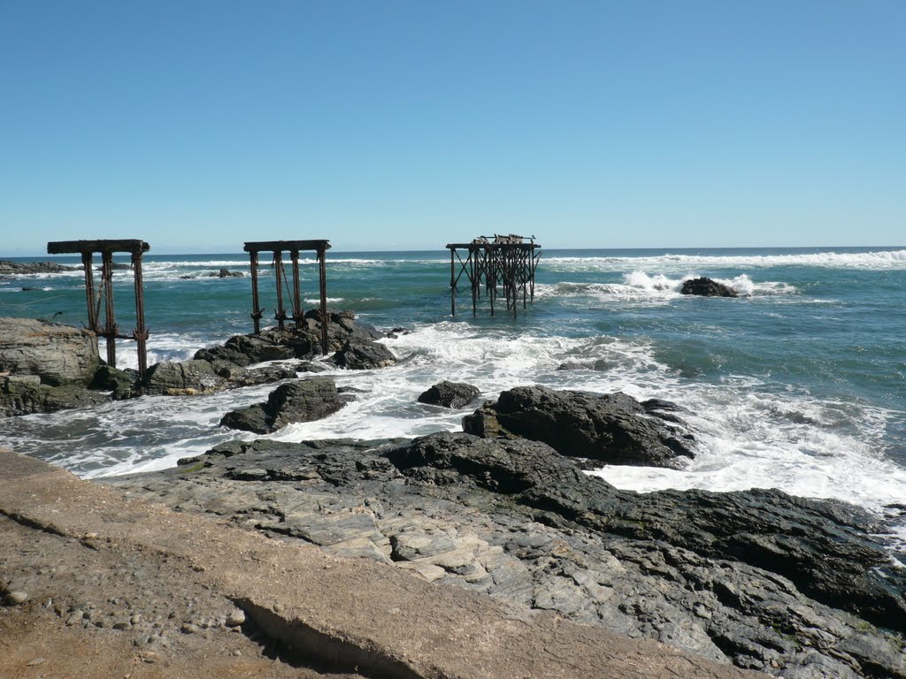 MUELLE LLICO VICHUQUEN by cynthia moyano