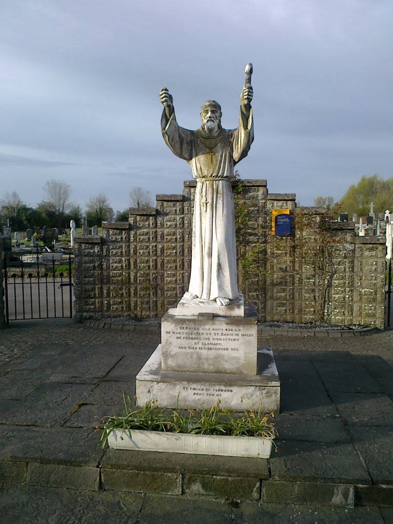 St Finian's Statue at Clonard Cemetery by Daciuk