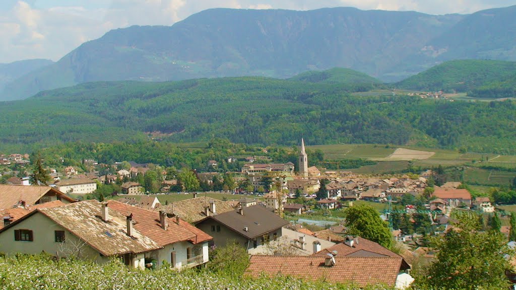 Kaltern, von der Mendelpass-Standseilbahn aus gesehen. by gansterer