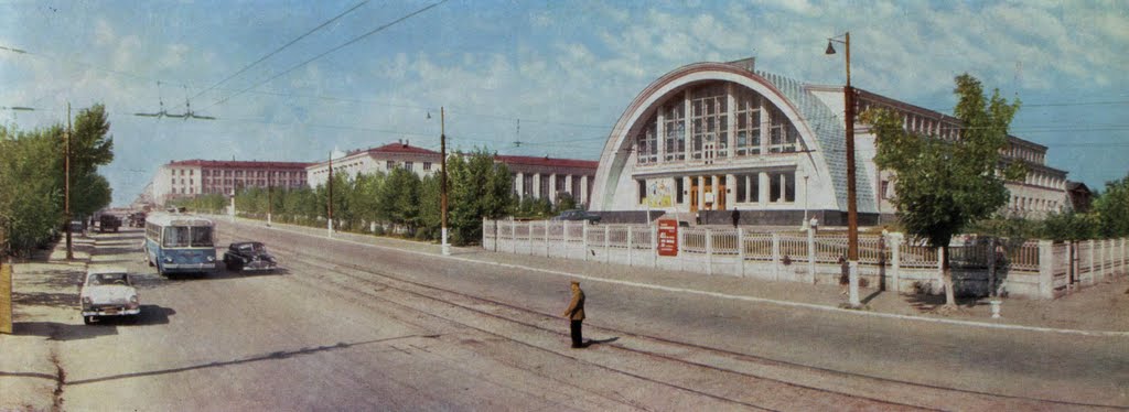 Swimming pool. Saratov 1967. Foto T. Backman by Kiyanovsky Dmitry