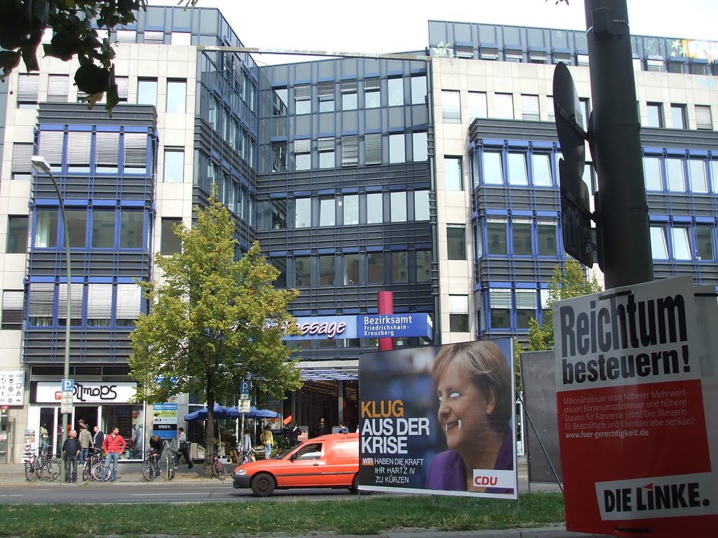 Wahlplakate an der Frankfurter Allee, 15.09.09 by Wolfgang Hanko