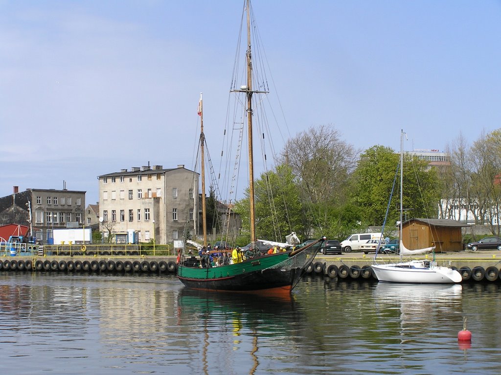 Port in Kolobrzeg by sze100