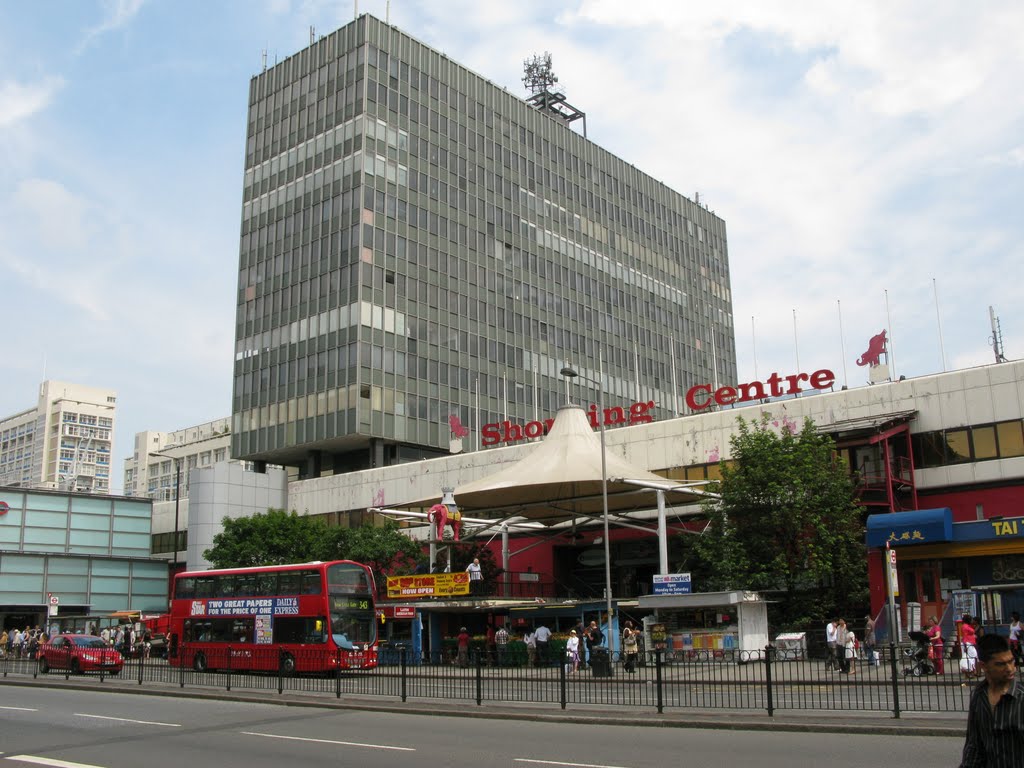 ELEPHANT AND CASTLE SHOPPING CENTRE by Alan McFaden