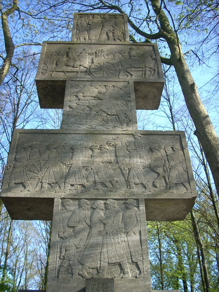 Münster (Lothringer Kreuz aus Stein/ Ehrenmal des Königlich Preußischen 3. Lothringisches Feld Art. Regt. Nr. 69 ) Lothringen zum Deutschen Reichsland Elsaß-Lothringen. April 2010 by DortmundWestfalica