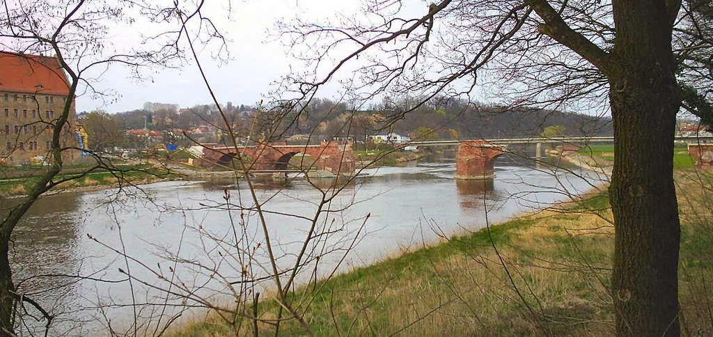 Grimma, Mulde mit Pöppelmann-Brücke (2000 wiederhergestellt, 2002 durch Jahrtausendhochwasser zerstört) by acf.acf