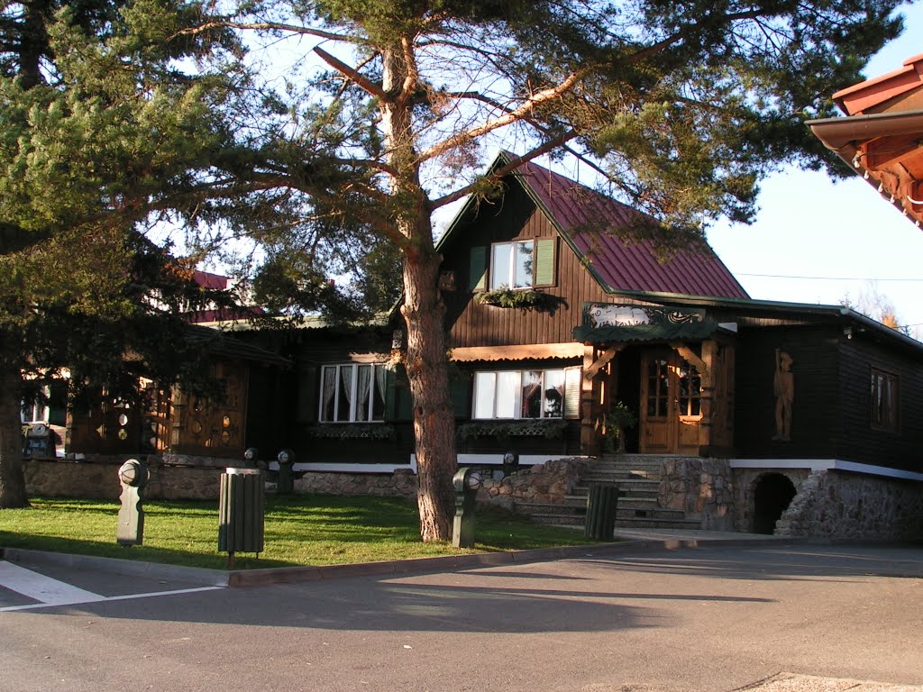 Szałas u Franka / Franek's restaurant by Andrzej Harassek