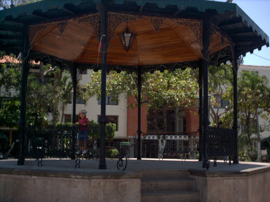 Kiosko de la plaza by DenizZe