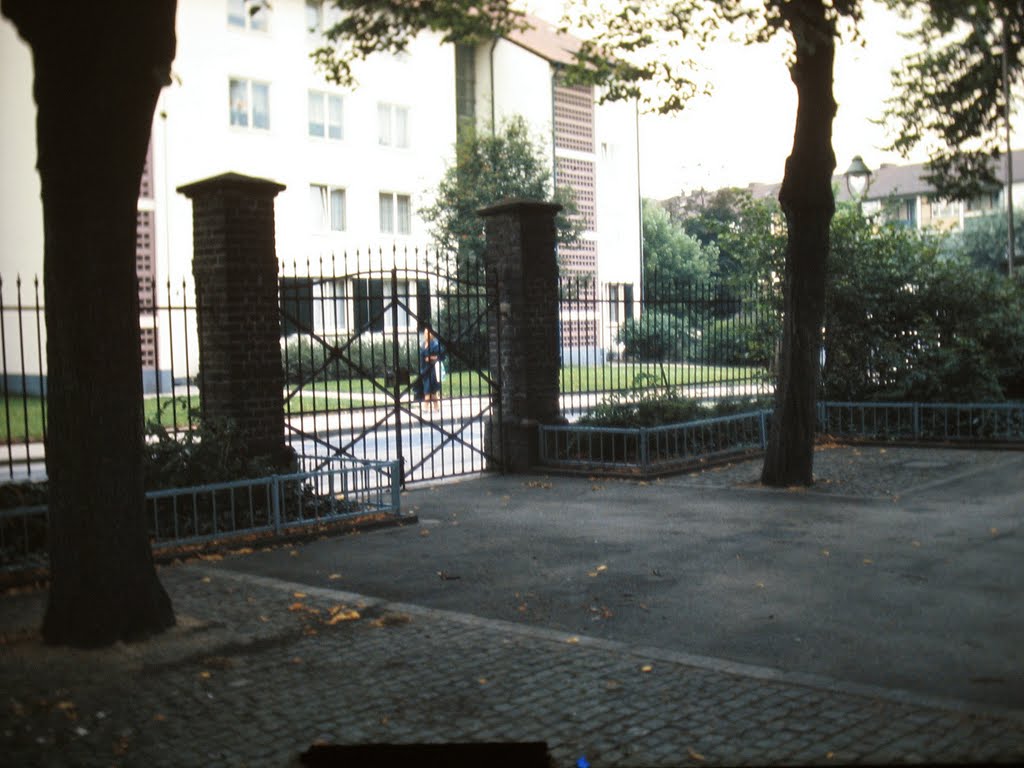 Düsseldorf-Holthausen, alte Volksschule 1967 by Wensky