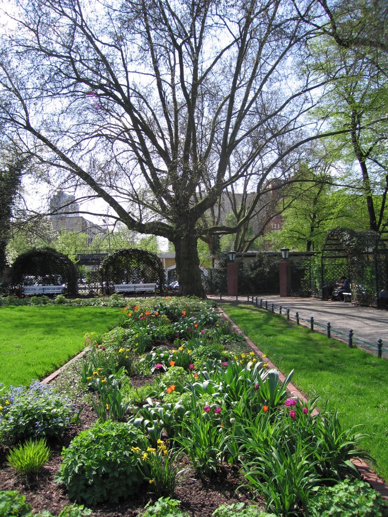 Berlin Savignyplatz by Gruhlke