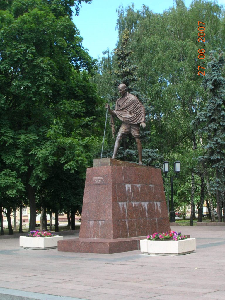 Mahatma Gandi monument by yuriy popov