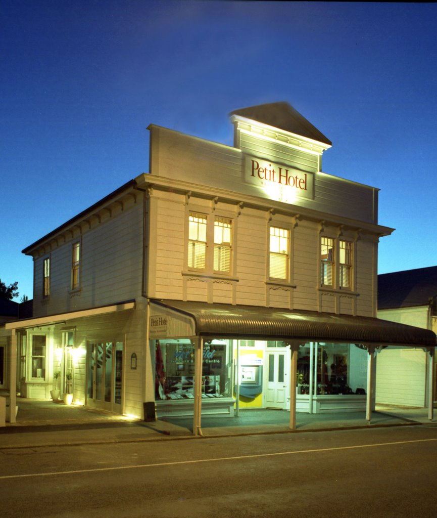 Petit Hotel Martinborough by mike laven