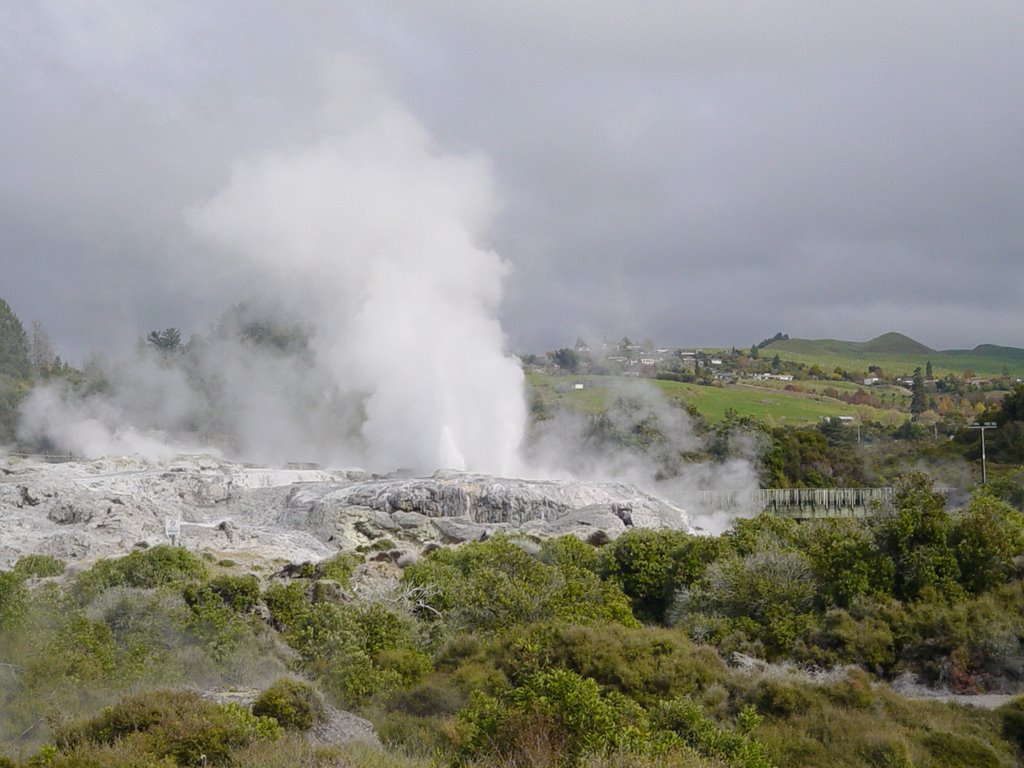 Pohutu geyser by lieskovec