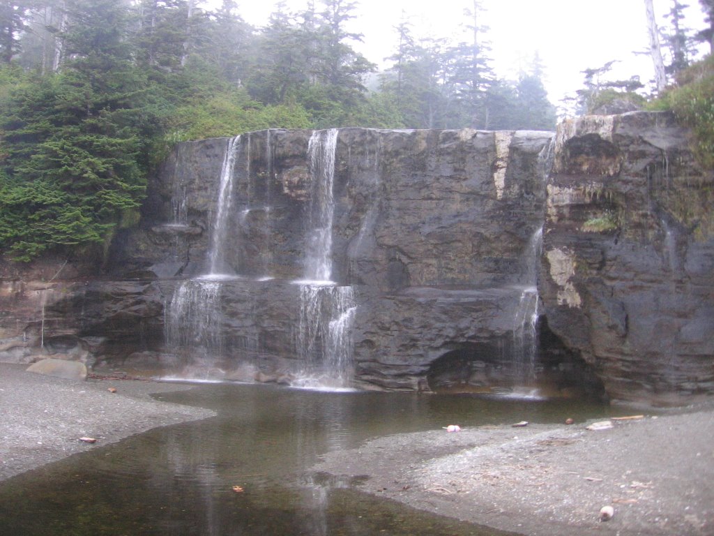 Tsusiat Falls Aug 23, 2006 by gkavaliu