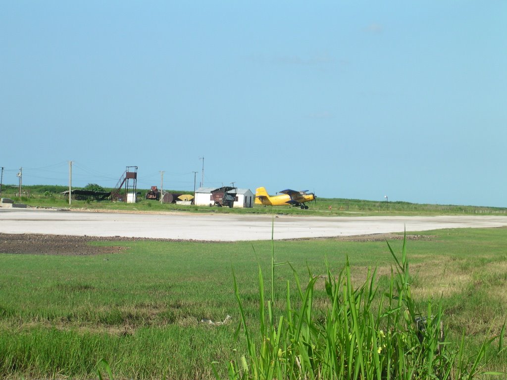 Aerodromo de sagua by luis palacios