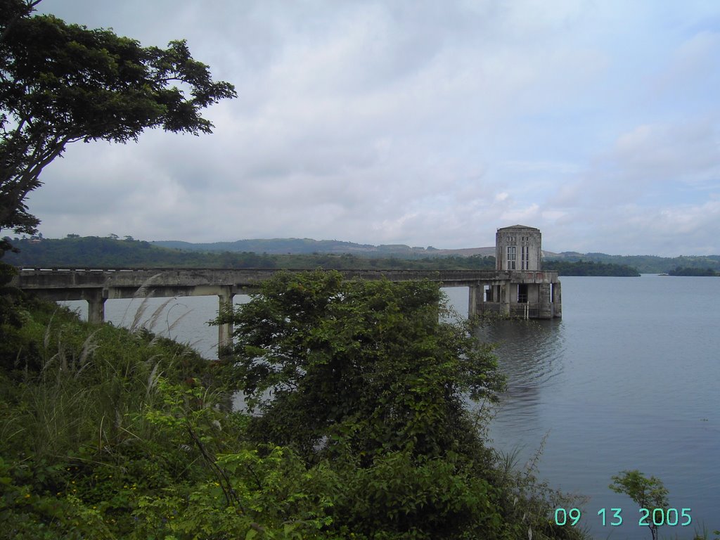 Caliraya Lake by traveler101