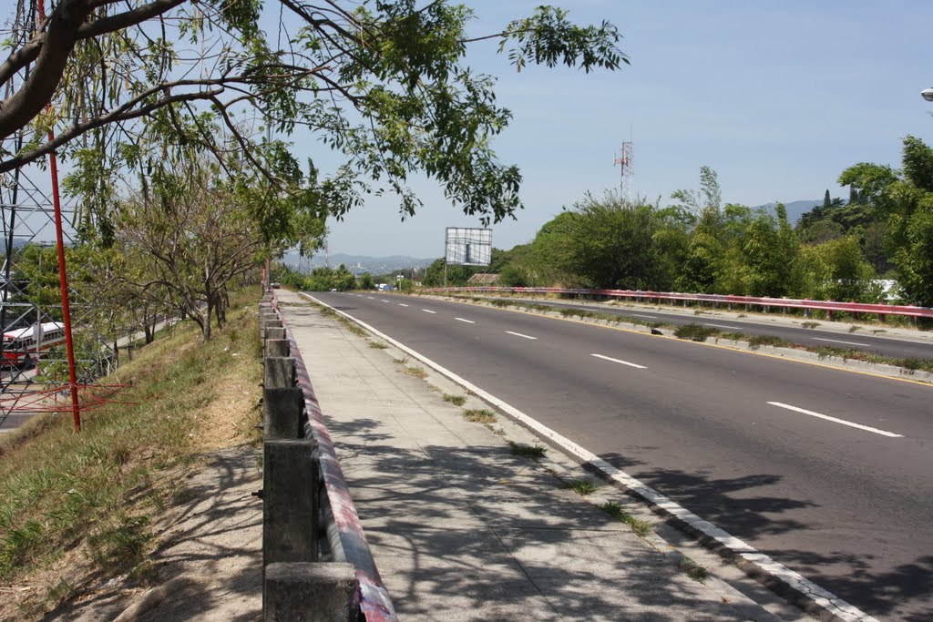 Autopista Este-Oeste (Carretera de oro) by CarlosCuchilla