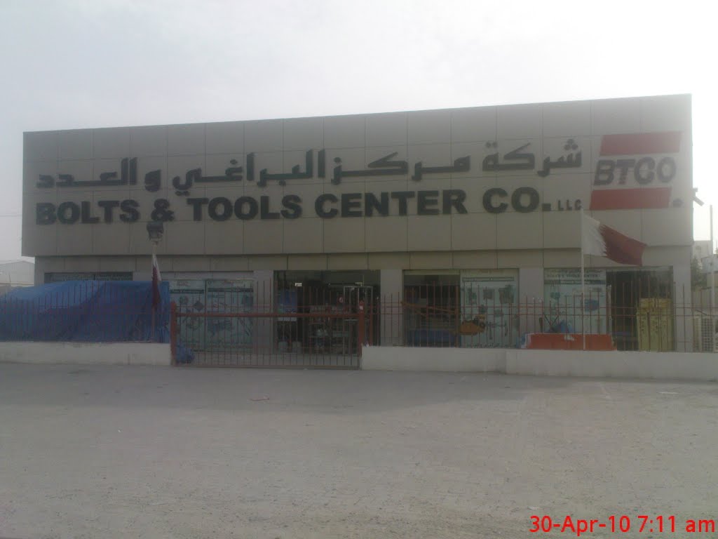 Bolts & Tools Center Showroom by WeAreTube