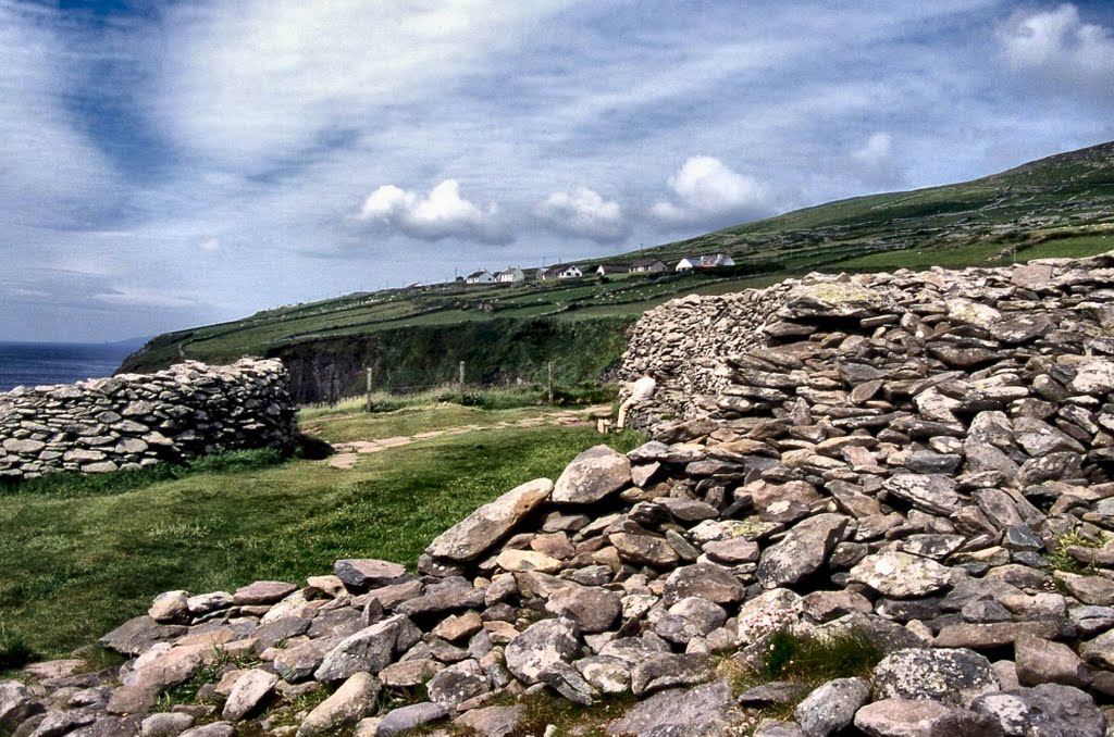 DUNBEG FORT by Roberto Tomei