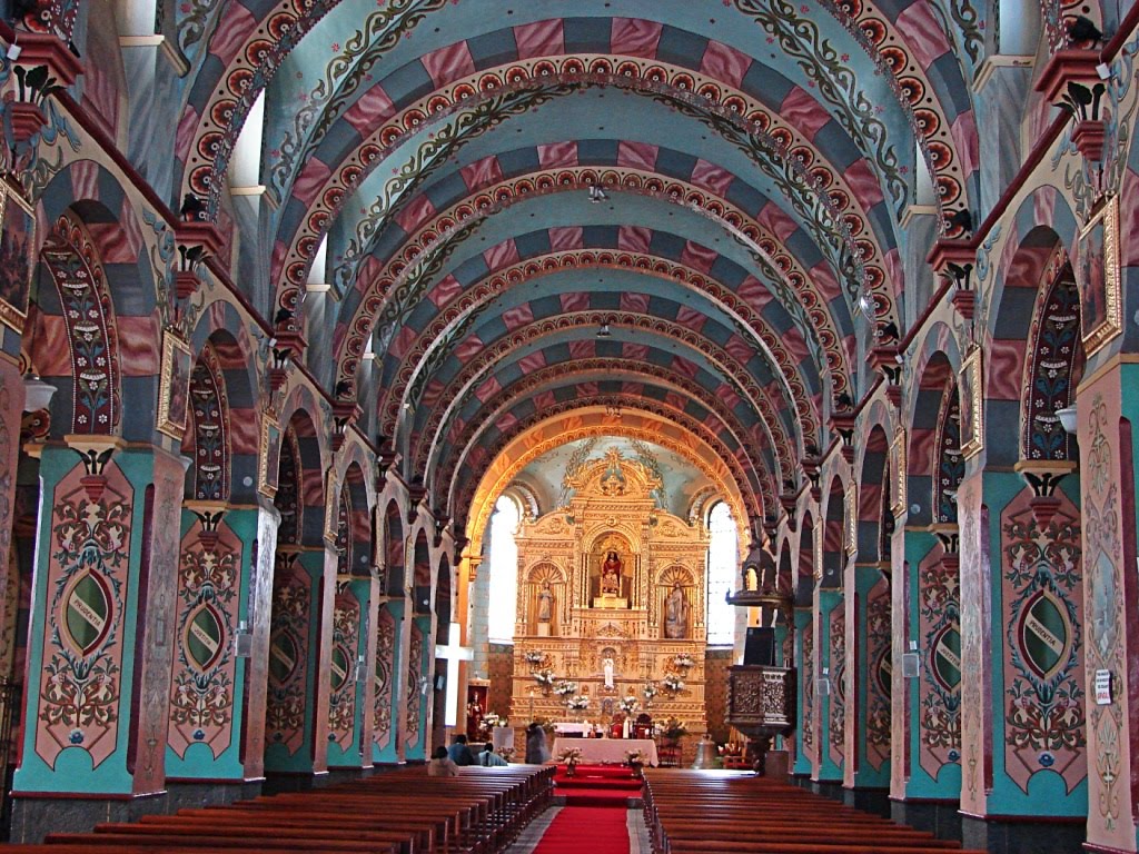 Interior "Iglesia Matriz de Machachi", dedicada al "Señor de la Santa Escuela" "Machachi" "Pichincha" "Ecuador" by Omar Gobbi