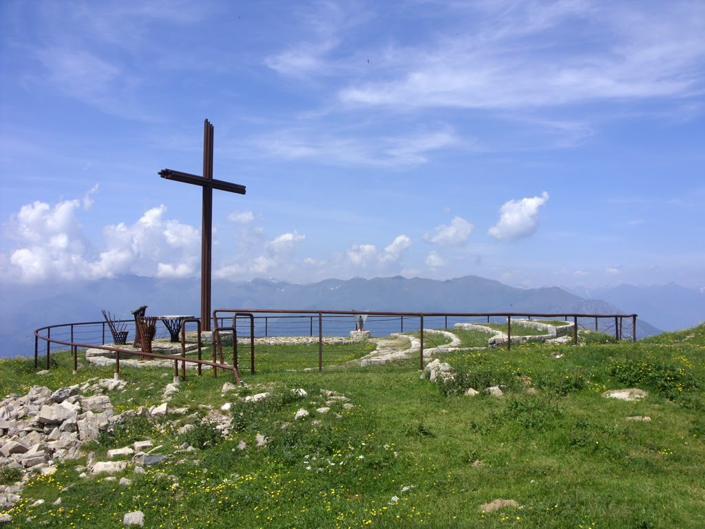 Top of Monte di Calbiga by twirrewyn